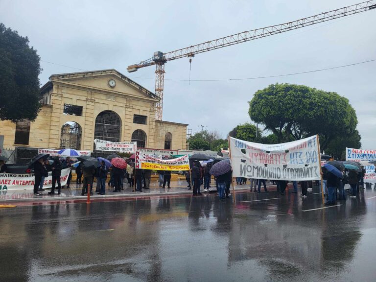 Χανιά: Δυναμική και ειρηνική η κινητοποίηση ΓΣΕΕ – ΑΔΕΥ παρά τη βροχή