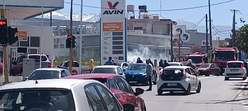 Χανιά: Αυτοκίνητο τυλίχτηκε στις φλόγες στα Κουνουπιδιανά