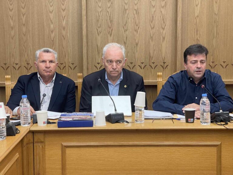 Ηράκλειο: Τεκτονική διάρρηξη η πιθανή αιτία των ρηγματώσεων, σύμφωνα με τον Ευθ. Λέκκα – “Δεν υπάρχει ανησυχία” είπε σε συνεδρίαση στην Περιφέρεια