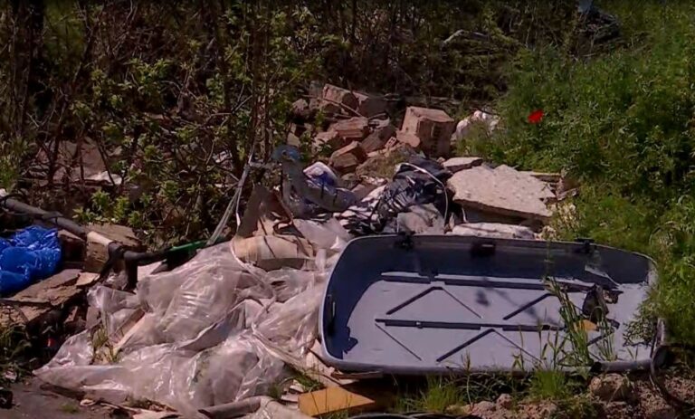 Θεσσαλονίκη: Σε απέραντο σκουπιδότοπο έχει μετατραπεί οικόπεδο στον Άγιο Αθανάσιο