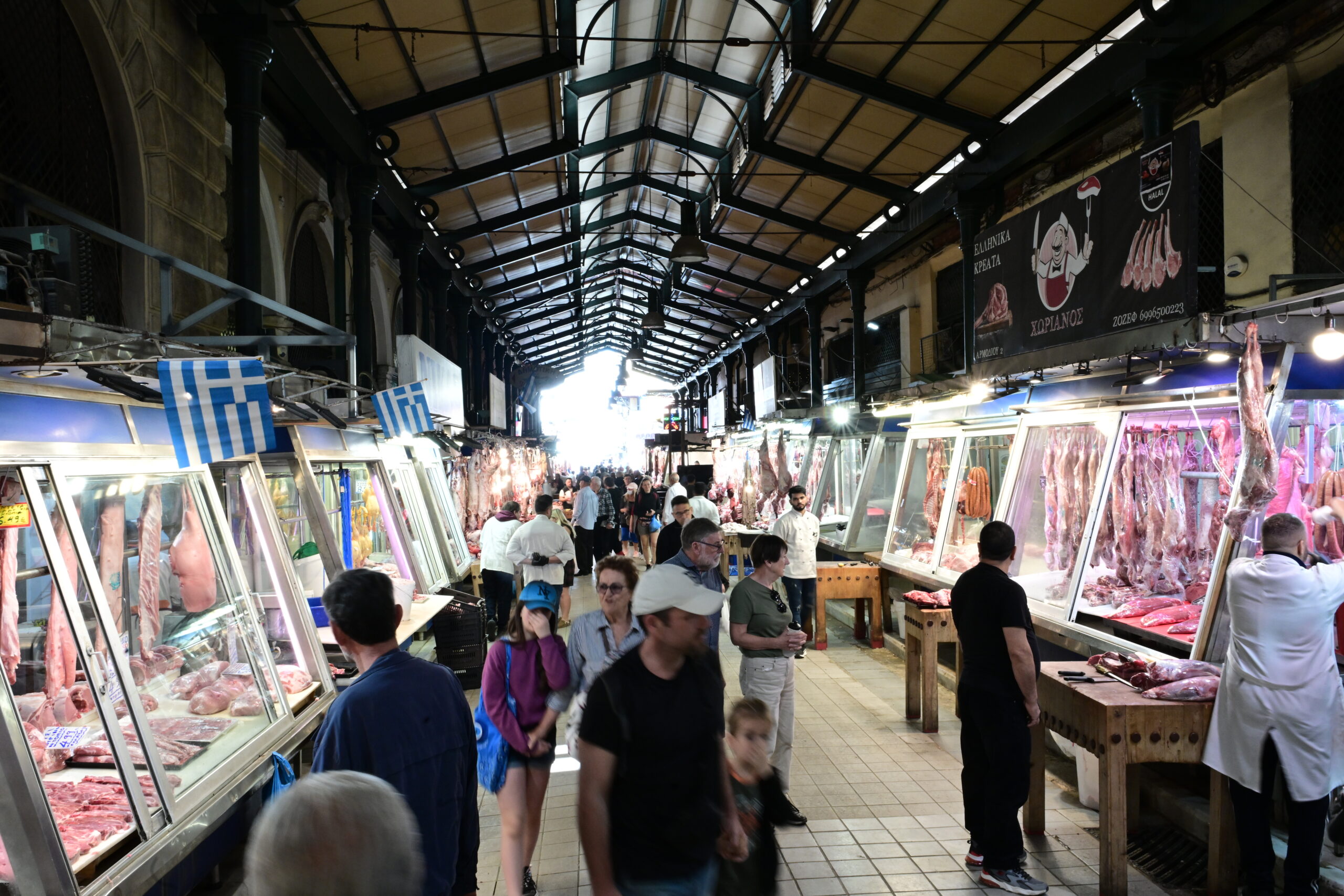 Αυξάνεται σταδιακά η κίνηση στη Βαρβάκειο αγορά – Από 10 ευρώ το κιλό τα αμνοερίφια