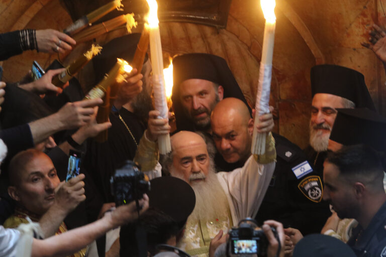 Με προγραμματισμένες αλλά και έκτακτες πτήσεις θα φτάσει το Άγιο Φως το Μ. Σάββατο