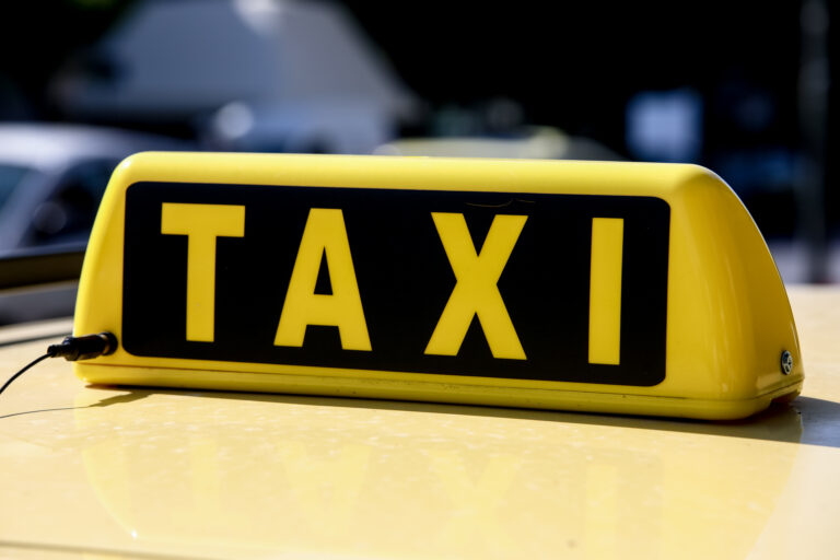 Συνελήφθη μετά από καταδίωξη, 46χρονος που έκλεψε ταξί στη Μεταμόρφωση