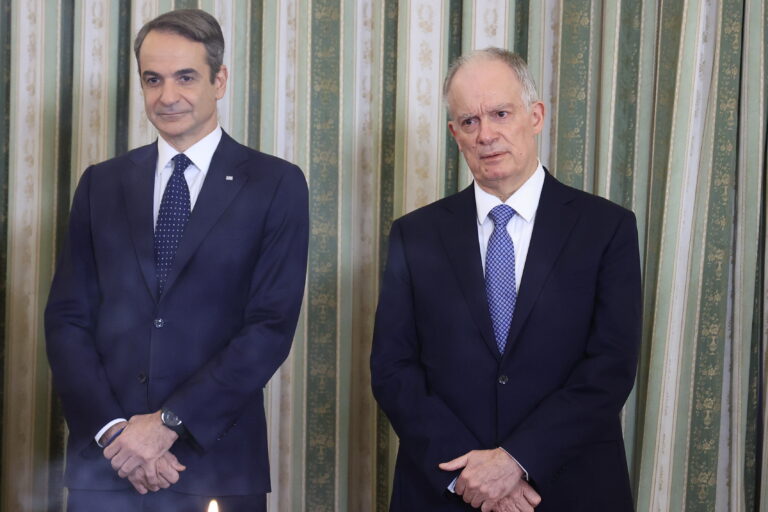 Στο Προεδρικό Μέγαρο ο Κ. Μητσοτάκης – Συνάντηση με τον Κ. Τασούλα