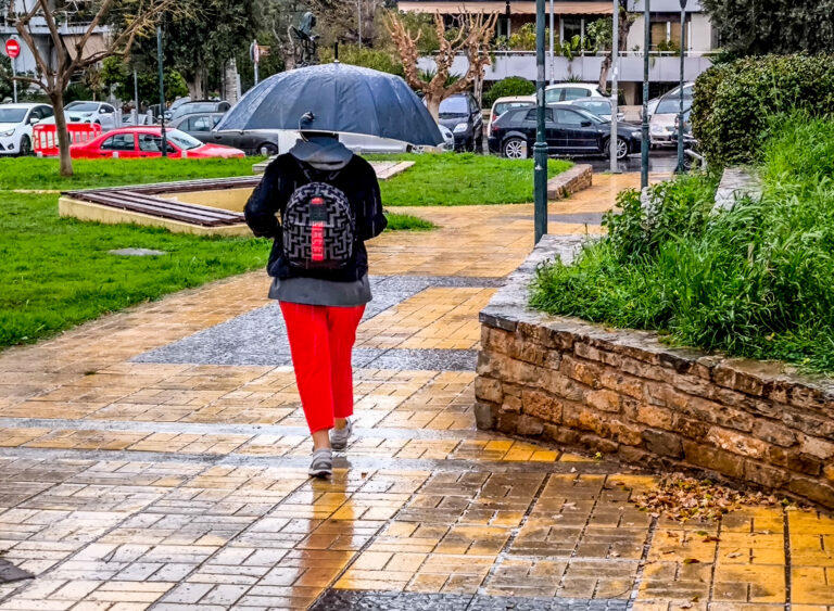 Καιρός: Βαθμιαία πτώση της θερμοκρασίας και τοπικές βροχές – Πρόγνωση από τον Χρ. Παρανό