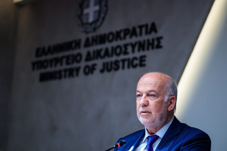 ΠΑΣΟΚ: Στο πρόσωπο του υπουργού Δικαιοσύνης εικονοποιείται η αλαζονεία της κυβέρνησης