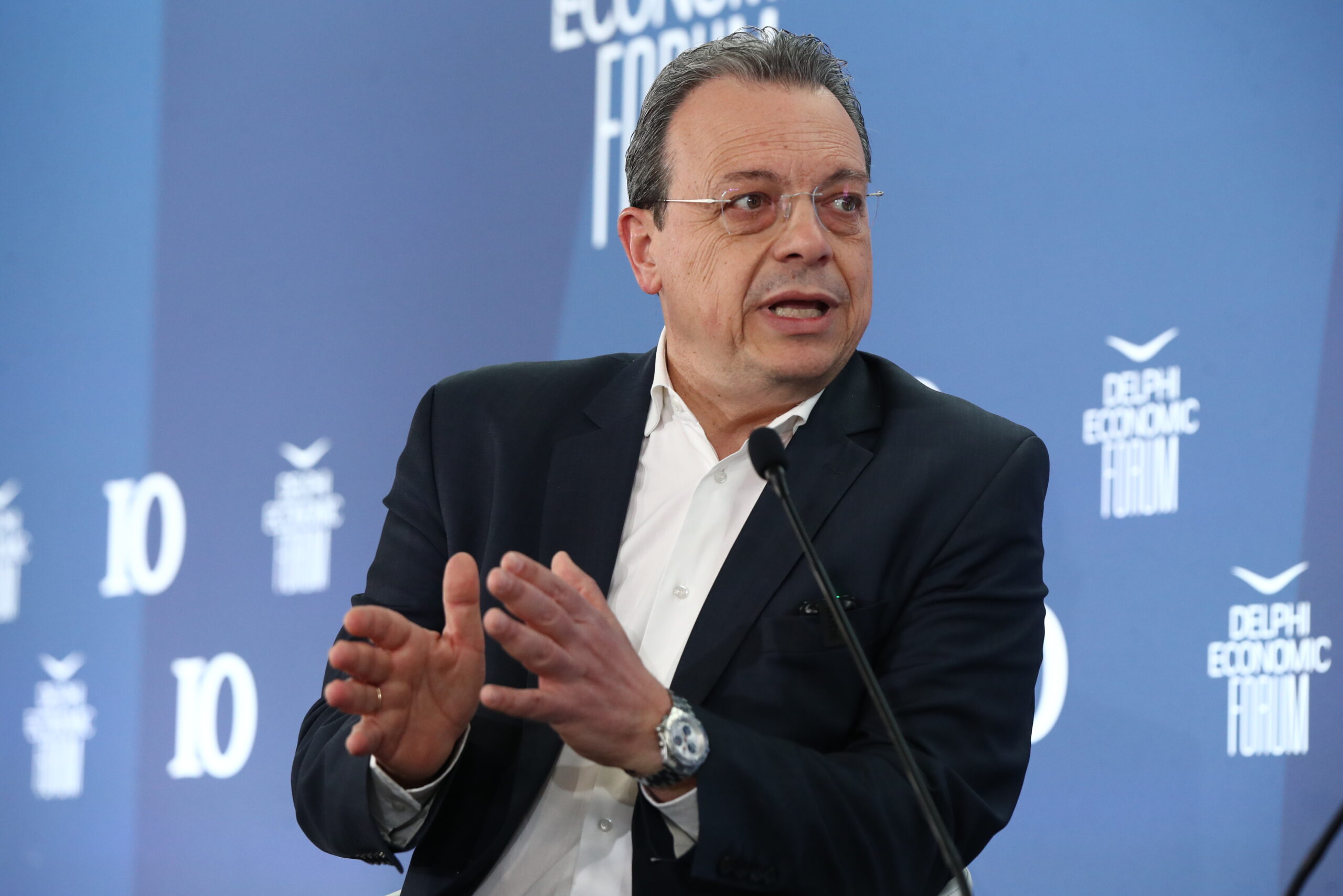 [377111] 10ο ΟΙΚΟΝΟΜΙΚΟ ΦΟΡΟΥΜ ΤΩΝ ΔΕΛΦΩΝ     (ΑΡΓΥΡΩ ΑΝΑΣΤΑΣΙΟΥ/EUROKINISSI) // ΑΠΑΓΟΡΕΥΕΤΑΙ ΚΑΘΕ ΧΡΗΣΗ ΑΡΧΕΙΟΘΕΤΗΣΗ ΚΑΙ ΔΙΑΝΟΜΗ ΤΗΣ ΦΩΤΟΓΡΑΦΙΑΣ ΑΠΟ ΠΡΑΚΤΟΡΕΙΑ