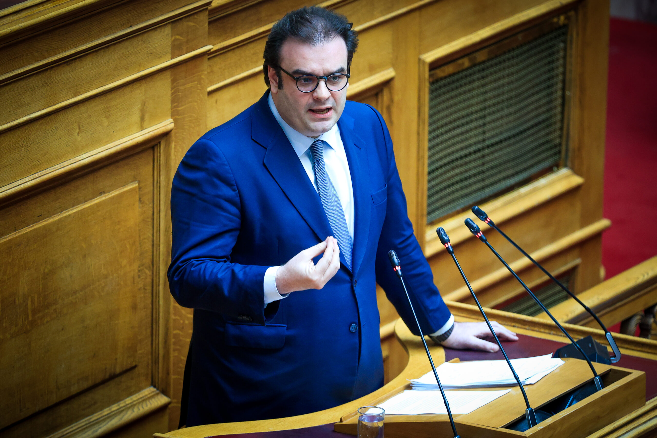 Υπερψηφίστηκε το νομοσχέδιο για την ενίσχυση της Κεφαλαιαγοράς – Κ. Πιερρακάκης: «Υπερόπλο» ο εξωδικαστικός συμβιβασμός