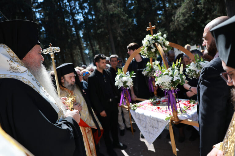 Με κατάνυξη η περιφορά του Επιταφίου στον Κοιμητηριακό Ναό Αγίου Λαζάρου Καλαμαριάς