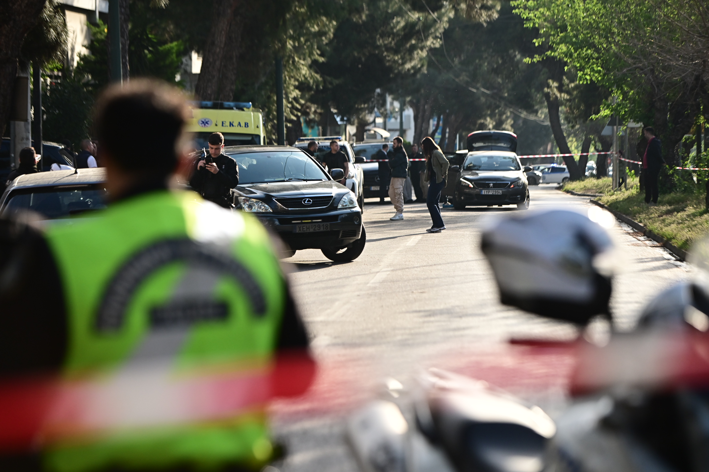 Μαφιόζικη επίθεση στο Χαλάνδρι: Διαμάχη αντίπαλων εγκληματικών οργανώσεων «βλέπει» η Ασφάλεια – Τον παρακολουθούσαν επί μήνες