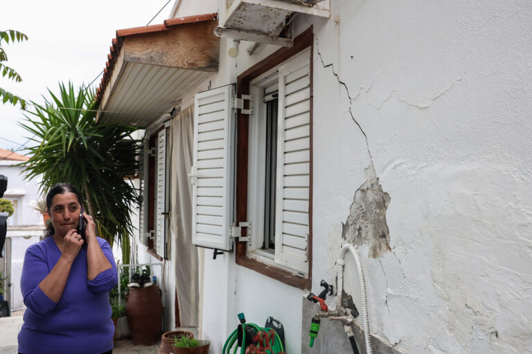 Ανησυχία για τις ρηγματώσεις στις Βούτες Ηρακλείου: Ακατάλληλα τέσσερα σπίτια, εκκενώνουν οι κάτοικοι