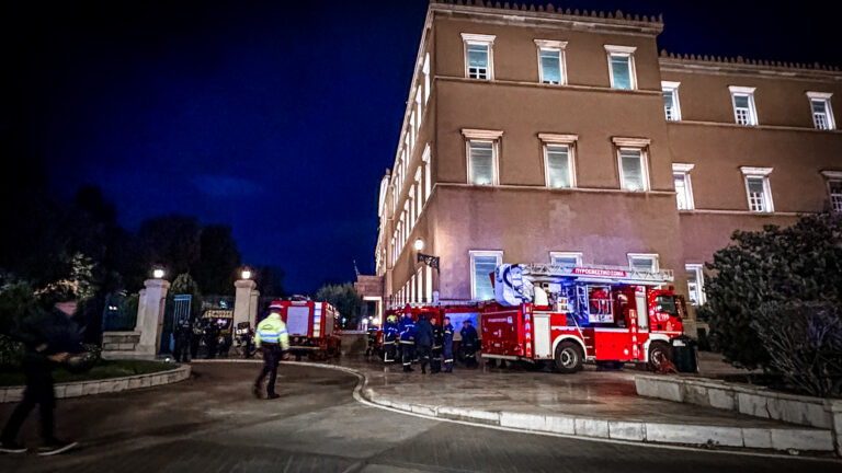 Λήξη συναγερμού στη Βουλή μετά από το μήνυμα για βόμβα