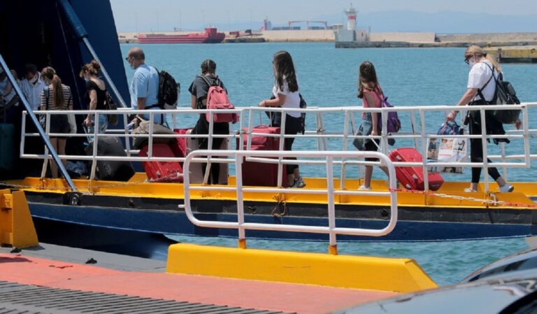 Βουλή: Ψηφίζεται σήμερα η μείωση κατά 50% των λιμενικών τελών με στόχο την συγκράτηση των τιμών των ακτοπλοϊκών εισιτηρίων