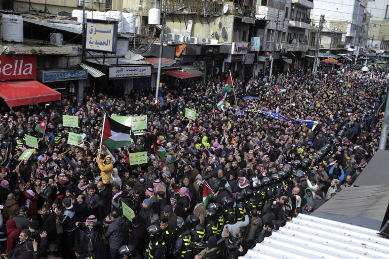 Ιορδανία: Οι αρχές έθεσαν εκτός νόμου τη Μουσουλμανική Αδελφότητα