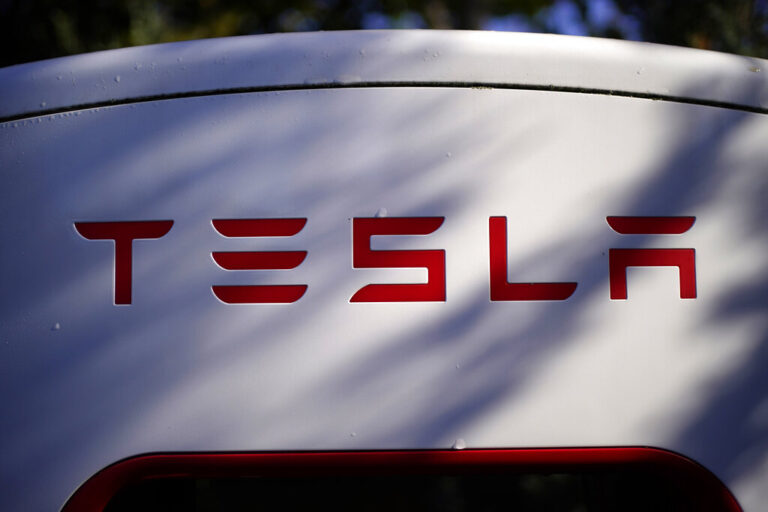 Η Tesla άνοιξε τρεις αντιπροσωπείες στη Σαουδική Αραβία