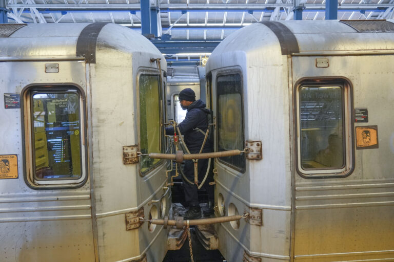 Γερμανία: Δύο νεαροί “train surfers” έχασαν τη ζωή τους στο Βερολίνο