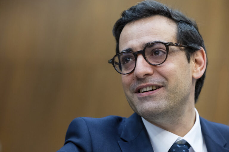 Η αντίδραση της ΕΕ για τους δασμούς των ΗΠΑ θα πρέπει να είναι «αναλογική» εκτίμησε ο επίτροπος Βιομηχανικής Στρατηγικής Σ. Σεζουρνέ