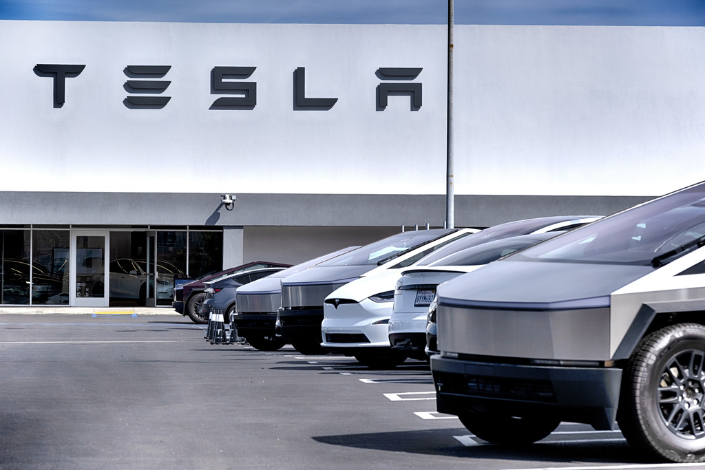 ΗΠΑ: Ομαδική αγωγή κατά Tesla – Κατηγορείται ότι επιταχύνει τους χιλιομετρητές για να αποφύγει τις επισκευές βάσει εγγύησης