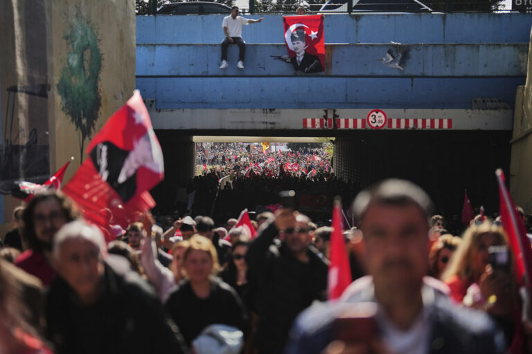 Μήνυμα Ιμάμογλου από τη φυλακή: «Το έθνος είναι μεγάλο» – Πυρά κατά της κυβέρνησης