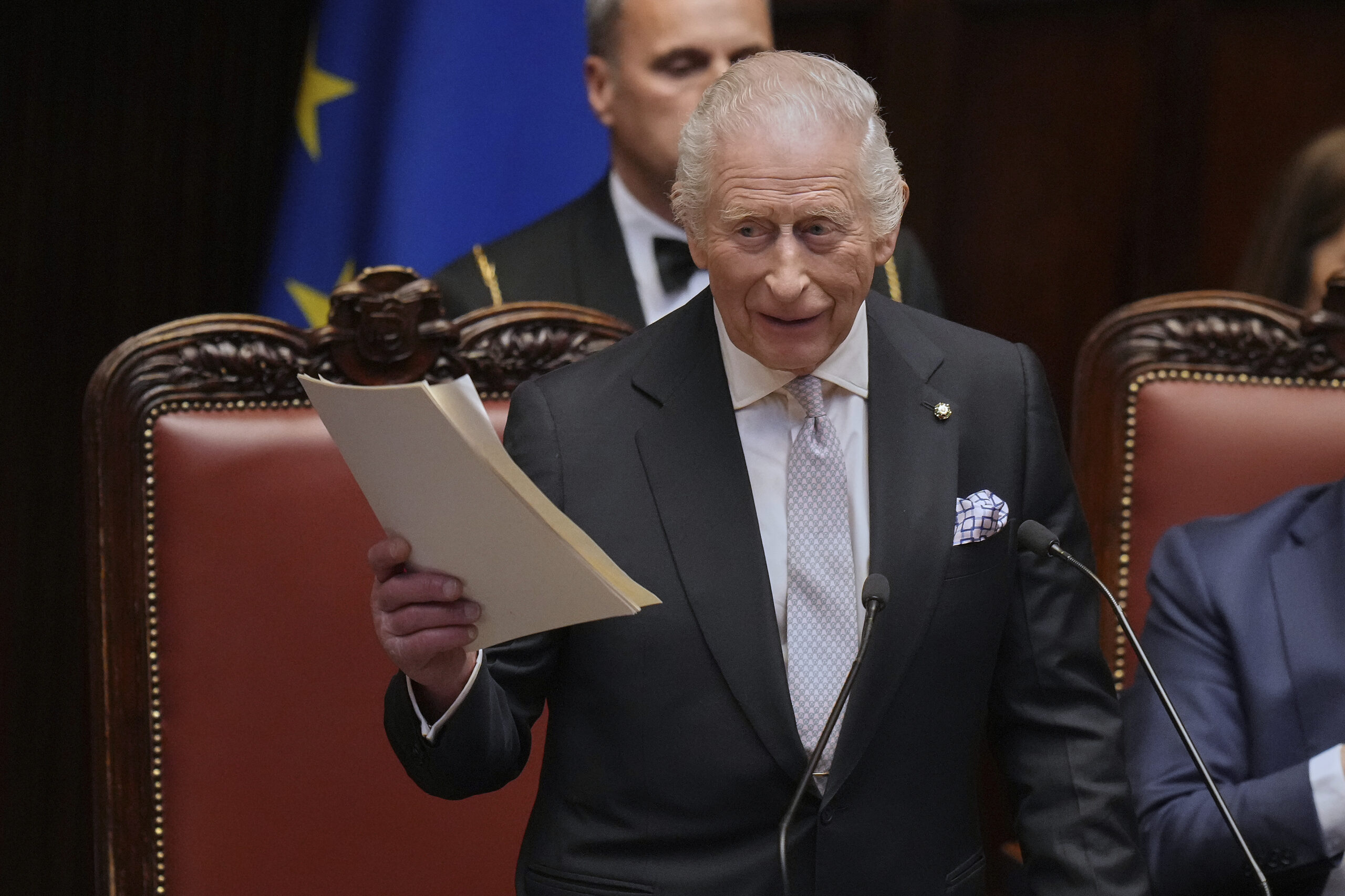 Ο βασιλιάς Κάρολος στέλνει μήνυμα σε άλλους καρκινοπαθείς: «Ίσως είναι μια εμπειρία που φέρνει στο προσκήνιο τα καλύτερα της ανθρωπότητας»