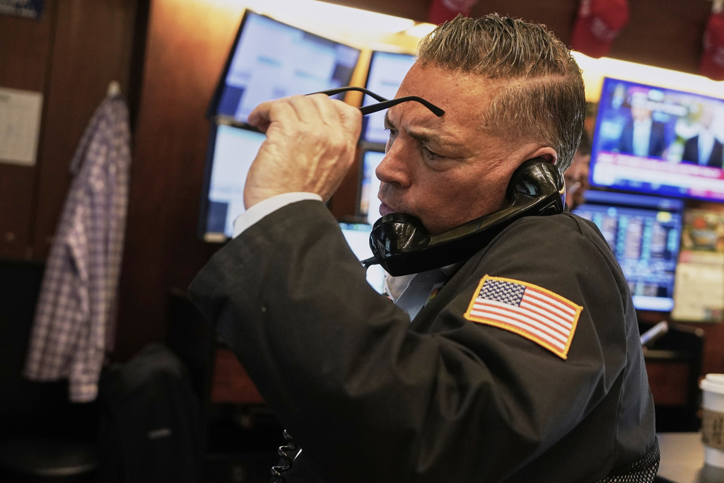 Στο «κόκκινο» και πάλι η Wall Street – Πέφτει η τιμή του πετρελαίου, υποχωρεί το δολάριο έναντι του ευρώ