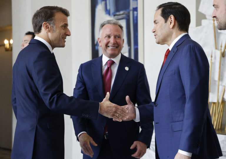 Ξεκίνησε η συνάντηση του Μακρόν με το Ρούμπιο και τον Αμερικανό απεσταλμένο Γουίτκοφ για τον πόλεμο στην Ουκρανία