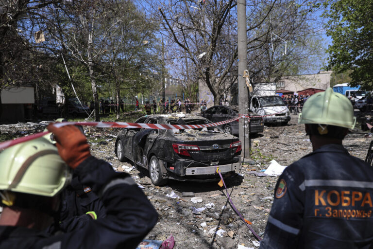 Ουκρανία: Ρωσικό drone χτύπησε λεωφορείο που μετέφερε εργαζομένους στην πόλη Μάρχανετς – Τουλάχιστον εννέα νεκροί και 30 τραυματίες