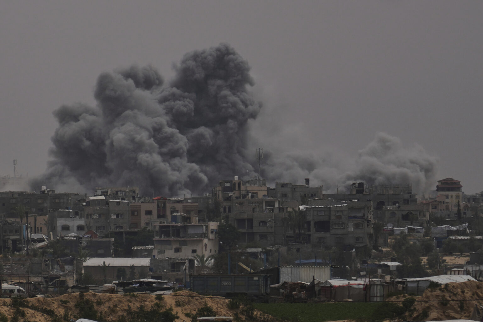 Τουλάχιστον 50 νεκροί από βομβαρδισμούς στην Γάζα