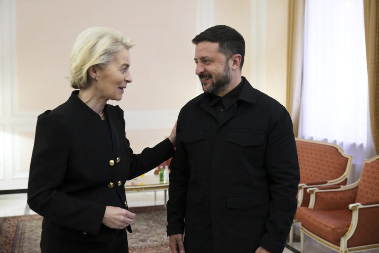 Φον ντερ Λάιεν σε Ζελένσκι: Υποστήριξη της ΕΕ στις διαπραγματεύσεις για τερματισμό του πολέμου