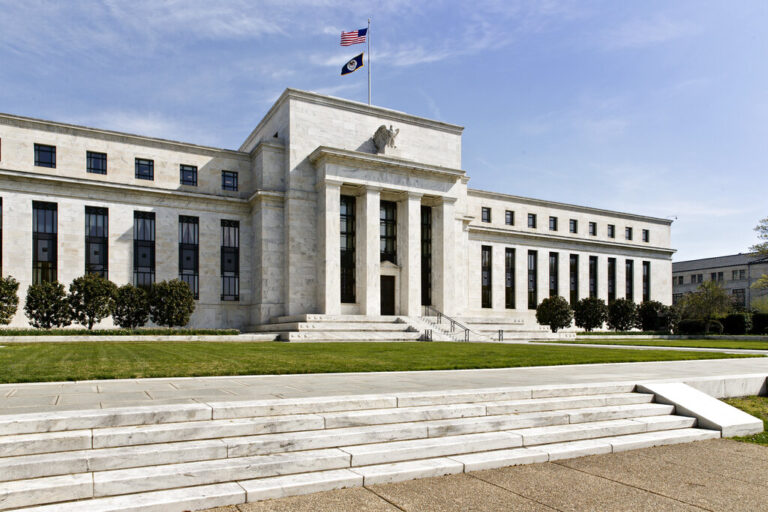 Ντ. Τραμπ: Η Fed πρέπει να μειώσει τα επιτόκια
