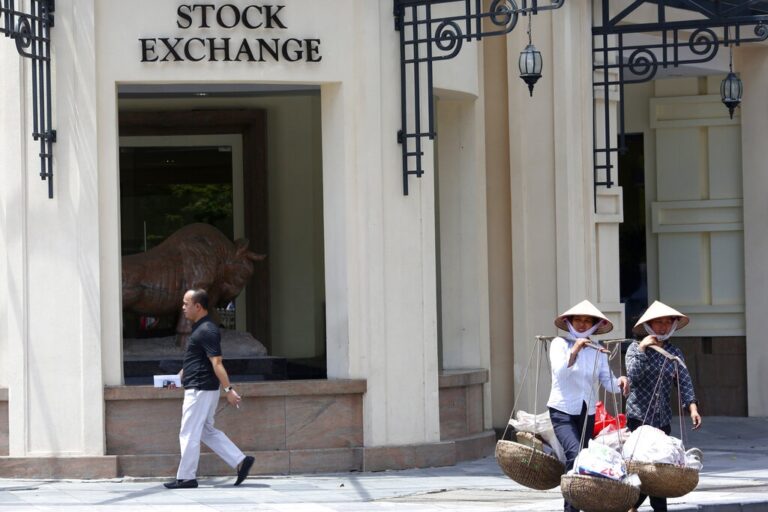 Πτώση 5,6% στο χρηματιστήριο του Ανόι λόγω των δασμών του Τραμπ