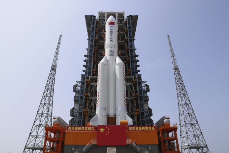 Κίνα: Αύριο η εκτόξευση του Shenzhou 20 – Σε πλήρη εξέλιξη το διαστημικό πρόγραμμα