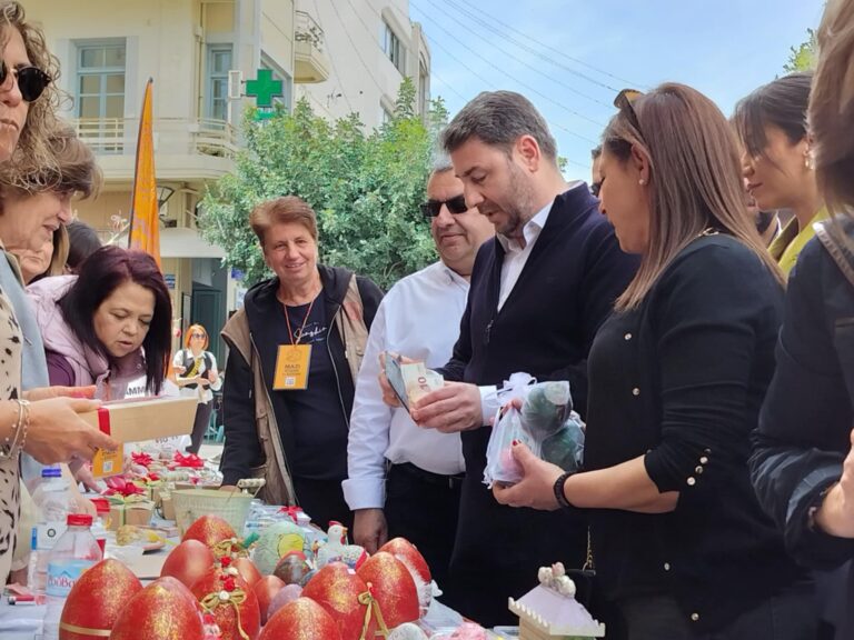 Ηράκλειο: Επίσκεψη N. Ανδρουλάκη στην πασχαλινή αγορά της πόλης