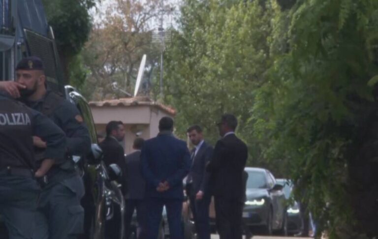 Ποταμός Κονγκό – Φωτιά σε ξύλινο πλοίο: Για 143 νεκρούς μιλά το Γαλλικό Πρακτορείο – 33 νεκρούς ανακοίνωσε ο δήμαρχος της πόλης