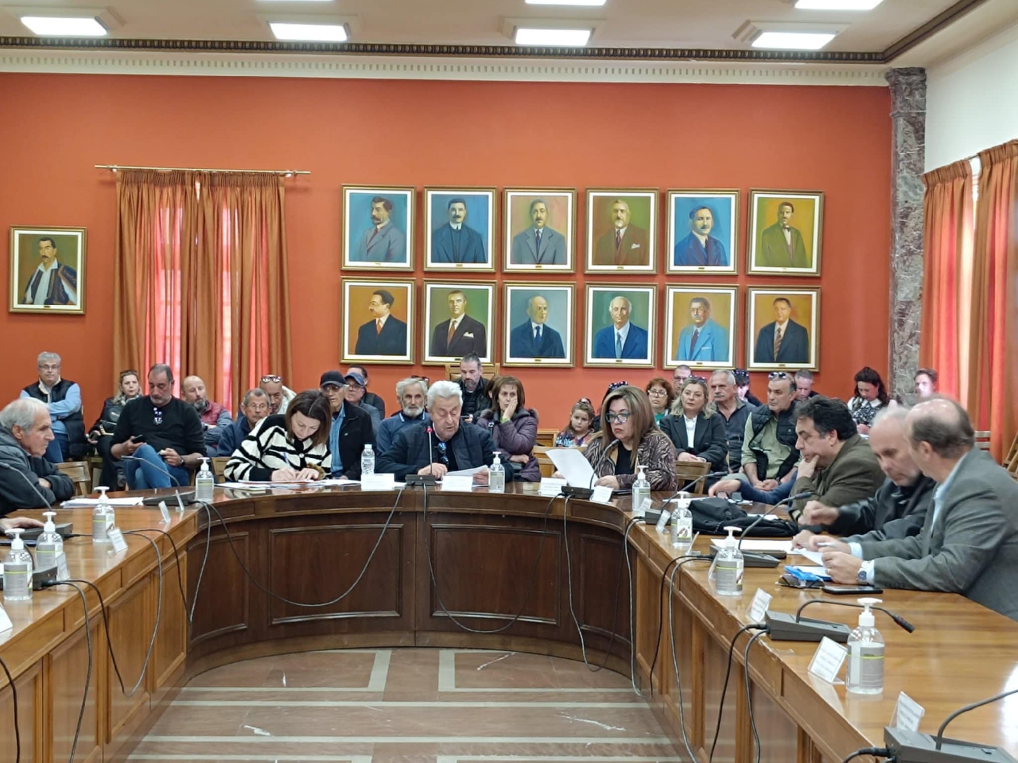 «Φρένο» στα διώροφα λεωφορεία μεταφοράς τουριστών από το Κατάκολο στον Πύργο