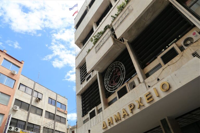 Σφοδρή κριτική Δήμου Λαρισαίων για μείζονα μειοψηφία με αφορμή το τέλος ταφής απορριμμάτων