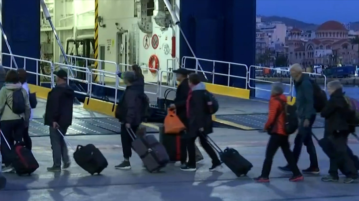 Ξεκίνησε η πασχαλινή έξοδος με 70% πληρότητα στα πλοία – Έκτακτα δρομολόγια για την κάλυψη των αυξημένων αναγκών στα ΚΤΕΛ