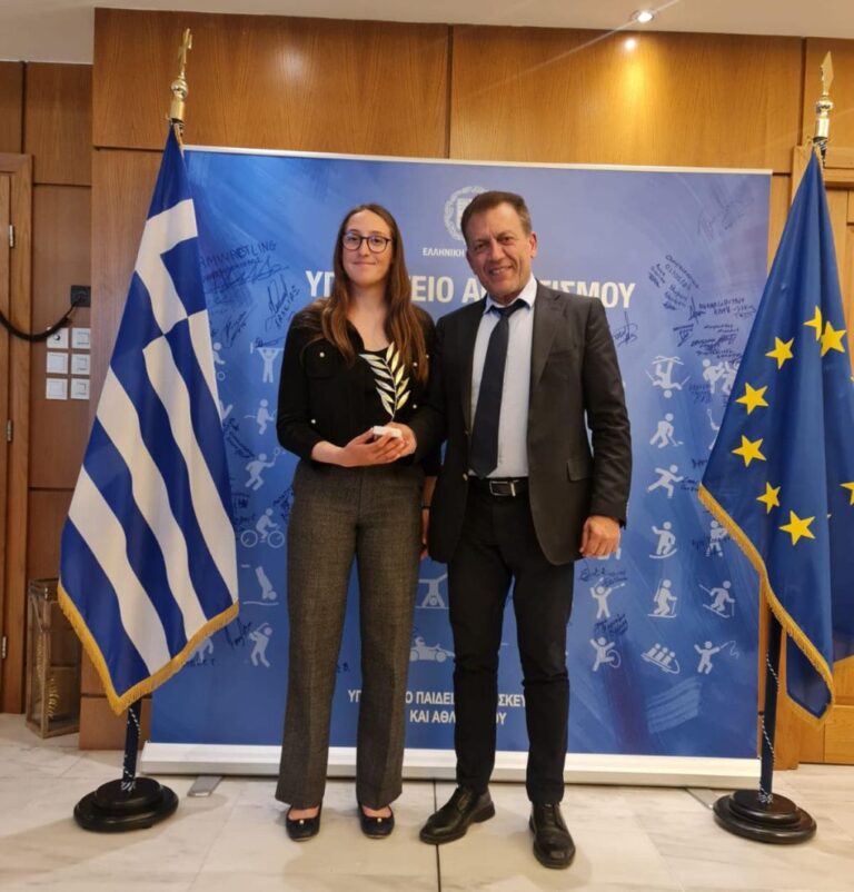 Ο αν. υπουργός Αθλητισμού Γιάννης Βρούτσης τίμησε την πρωταθλήτρια Ευρώπης Ερμιόνη Γκίκα