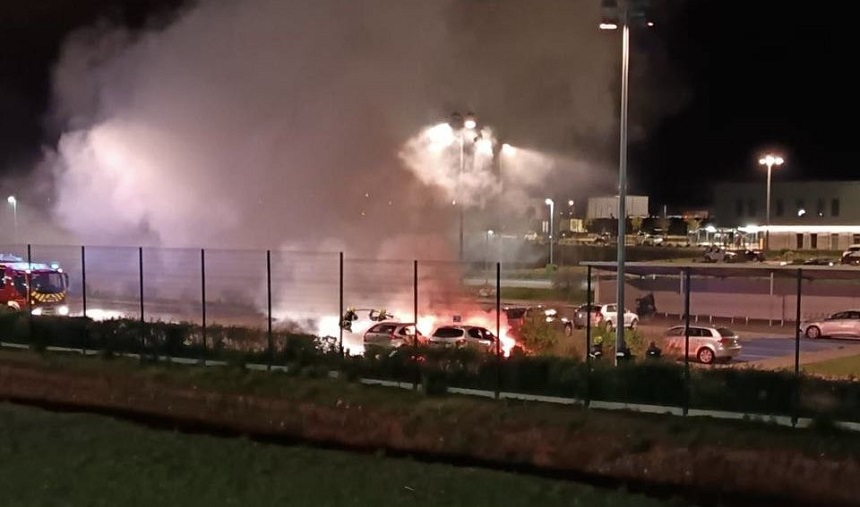 Μαζικές επιθέσεις σε γαλλικές φυλακές: Πυρά από Καλάσνικοφ και πυρπολημένα οχήματα σε τουλάχιστον 6 σημεία