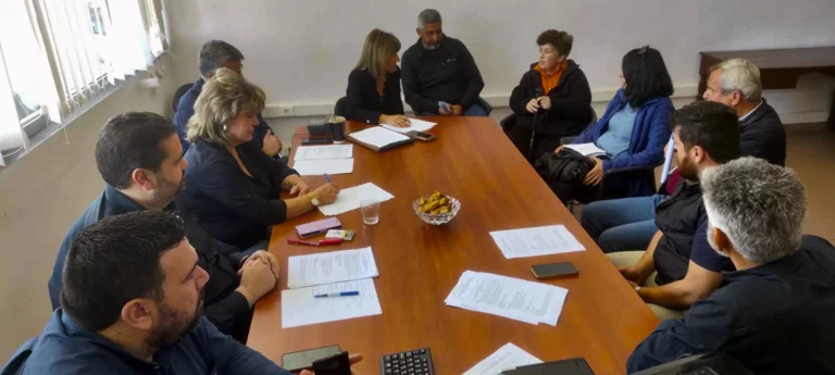 Χανιά: Συνάντηση στην Αντιπεριφέρεια με καστανοπαραγωγούς για τη στήριξη της καλλιέργειας