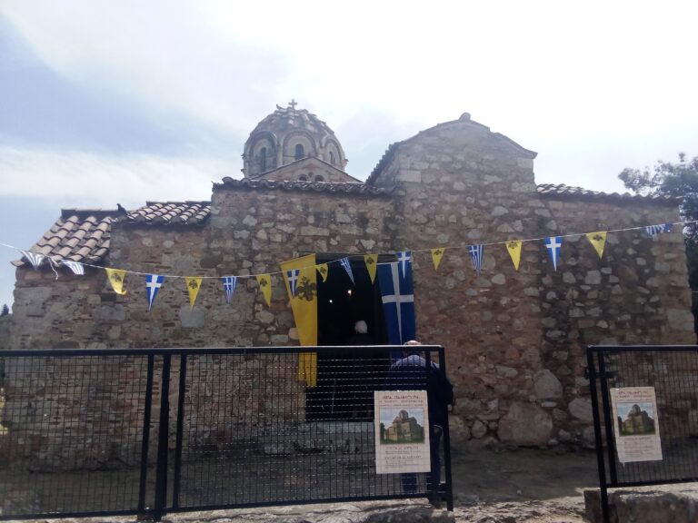 Ομορφοκκλησιά: Φωτογραφικά ντοκουμέντα από την εκκλησία που ανοίγει για το κοινό μία φορά το χρόνο