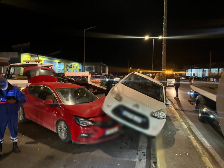 Καλαμάτα: Καραμπόλα 7 αυτοκινήτων στον κόμβο Ζαφείρη στο Ασπρόχωμα (βίντεο)