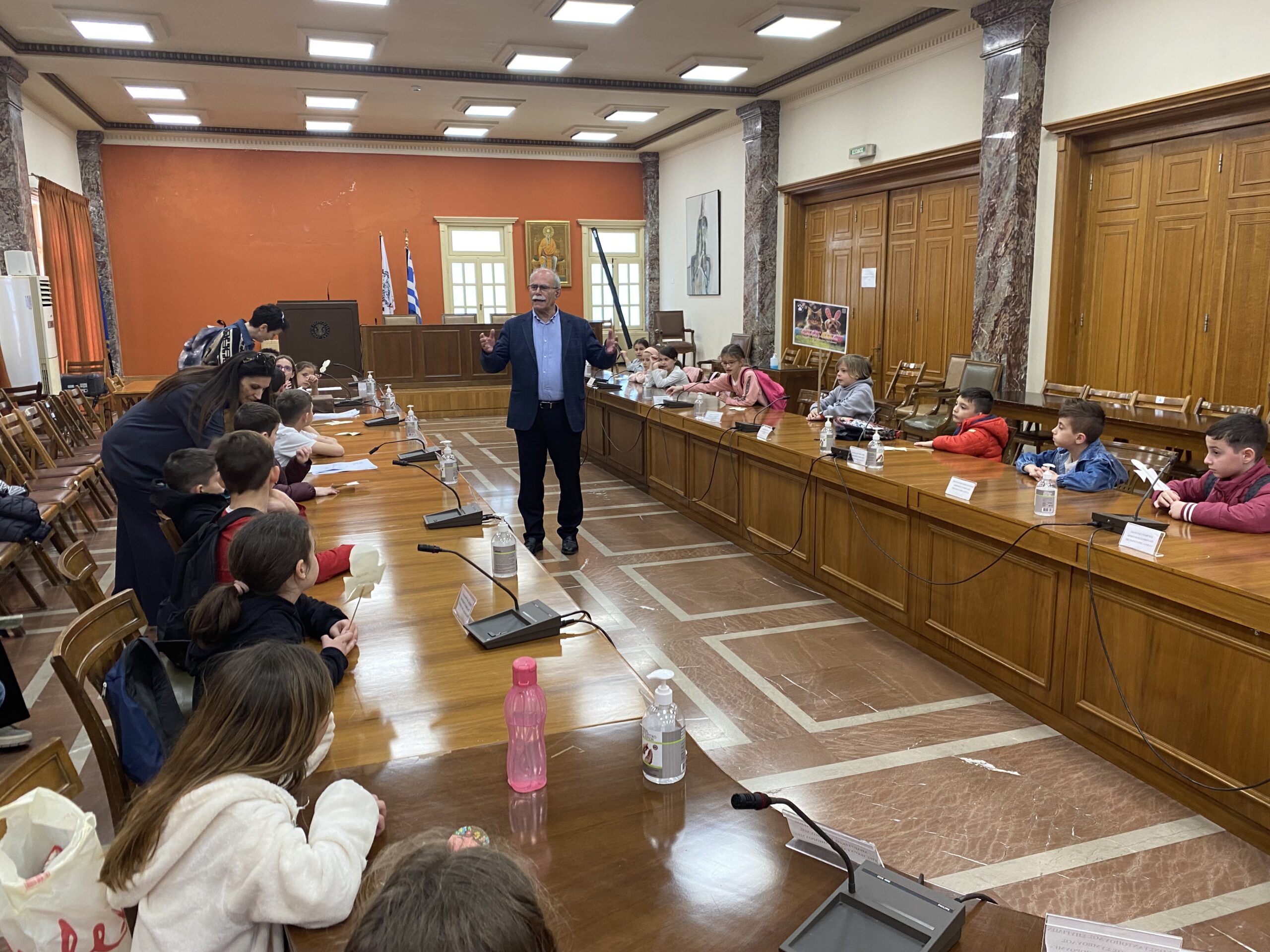 Πύργος: Μαθητές δημοτικού είπαν τα κάλαντα του Λαζάρου στον δήμαρχο
