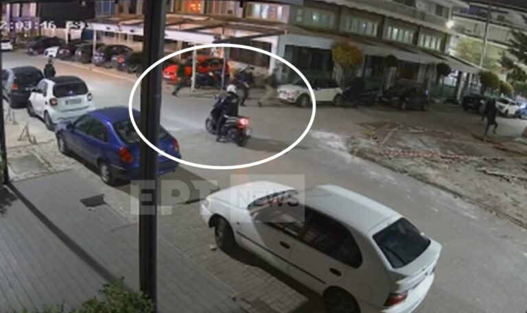 Σκληροί ποινικοί οι δύο άνδρες που συνελήφθησαν στο Μπουρνάζι – Μάχη σώμα με σώμα και απειλές με όπλα στη μέση του δρόμου (Αποκλειστικό βίντεο)