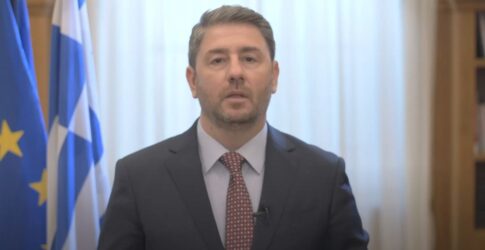 Μένουμε στο σπίτι <br/> και διαβάζουμε ένα καλό βιβλίο