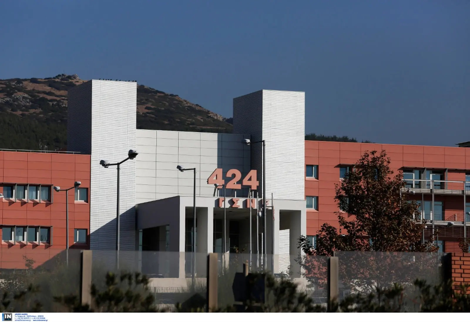 Θεσσαλονίκη: Σταθερή αλλά κρίσιμη η κατάσταση  της υγείας της 46χρονης αστυνομικού που νοσηλεύεται στο 424 ΓΣΝΘ – Την επισκέφθηκε ο Μ. Χρυσοχοΐδης
