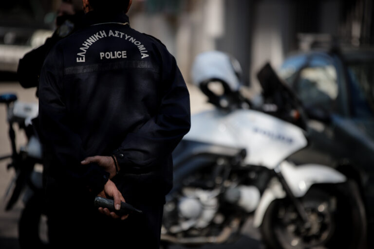 Δύο συλλήψεις για απόπειρα διάρρηξης σπιτιού στο Γέρακα – Καταδίωξη με τραυματίες αστυνομικούς ενώ, δύο δράστες αναζητούνται