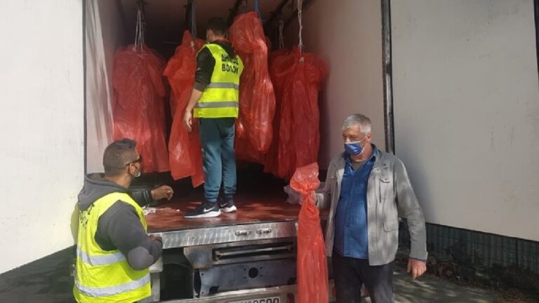 Διανομή αρνιών σε ευάλωτες οικογένειες από τον Δήμο Βόλου