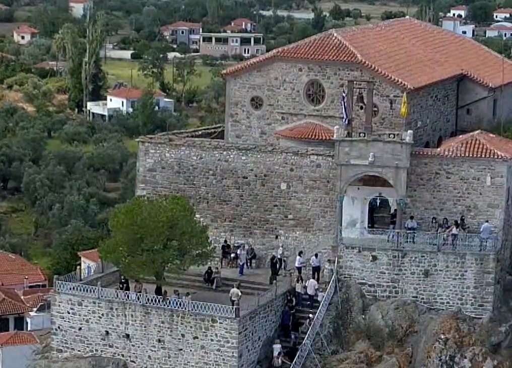 Λέσβος: Το νησί που προσκαλεί τους ταξιδιώτες να εξερευνήσουν πνευματικούς θησαυρούς