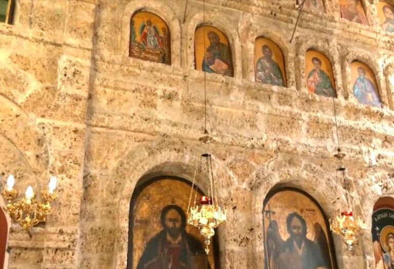 Καλή Κώμη Αργιθέας: Μοναδικό τέμπλο από πορόλιθο στην εκκλησία του Αγίου Νικολάου